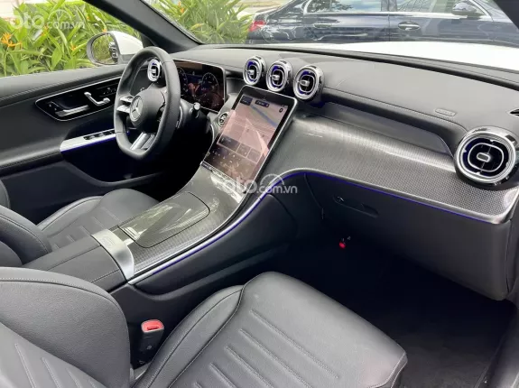 Mercedes-Benz GLC 300 4Matic 2023 - Trắng nt đen siêu lướt