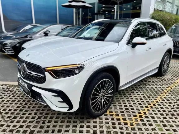 Mercedes-Benz GLC 300 4Matic 2023 - Trắng nt đen siêu lướt