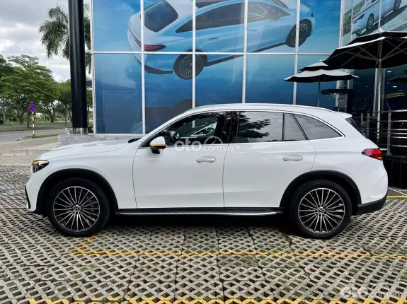 Mercedes-Benz GLC 300 4Matic 2023 - Trắng nt đen siêu lướt