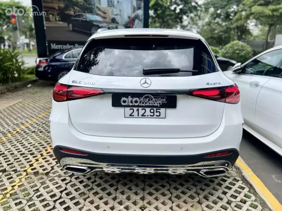 Mercedes-Benz GLC 300 4Matic 2023 - Trắng nt đen siêu lướt