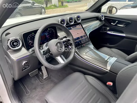 Mercedes-Benz GLC 300 4Matic 2023 - Trắng nt đen siêu lướt