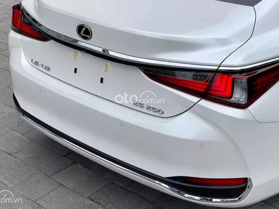 Lexus ES 250 2023 - Bảo dưỡng miễn phí hoàn toàn trong 3 năm (60,000km)