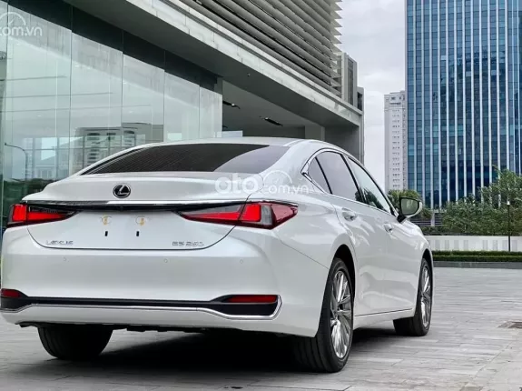 Lexus ES 250 2023 - Bảo dưỡng miễn phí hoàn toàn trong 3 năm (60,000km)
