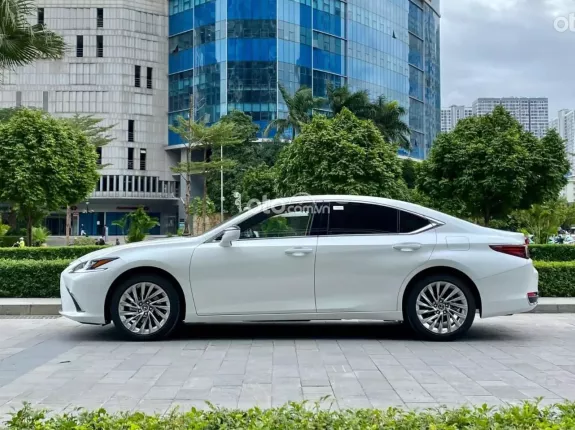 Lexus ES 250 2023 - Bảo dưỡng miễn phí hoàn toàn trong 3 năm (60,000km)