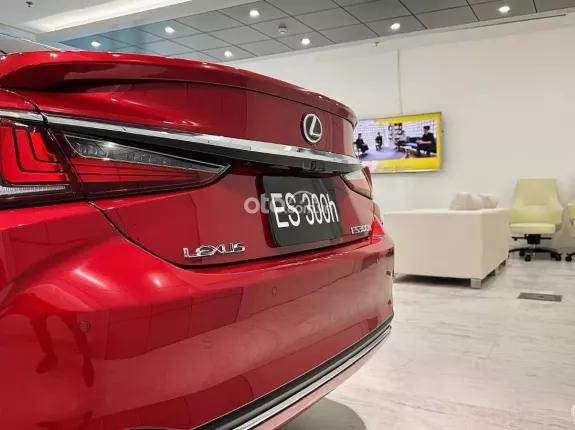Lexus ES 300h 2025 - Bảo hành chính hãng 5 năm không giới hạn Km