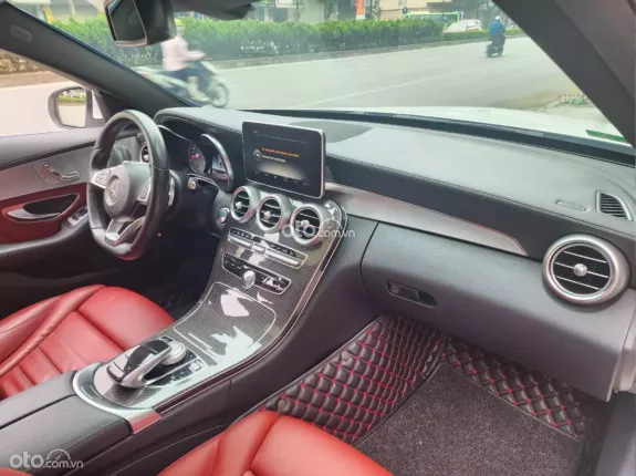 Mercedes-Benz C300 2018 - Xe đẹp như mới, trang bị full option hiện đại
