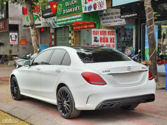 Mercedes-Benz C300 2018 - Xe đẹp như mới, trang bị full option hiện đại