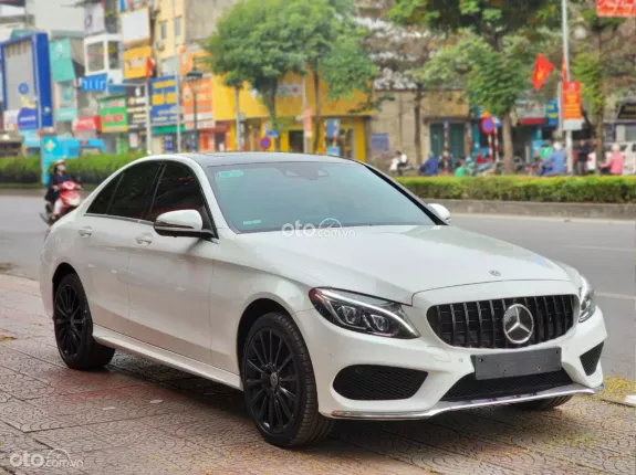 Mercedes-Benz C300 2018 - Xe đẹp như mới, trang bị full option hiện đại
