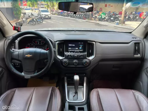 Chevrolet Trailblazer 2.5L VGT LT 4x2 AT 2018 - Chevrolet Trailblazer 2018 , số tự động, máy dầu, màu bạc