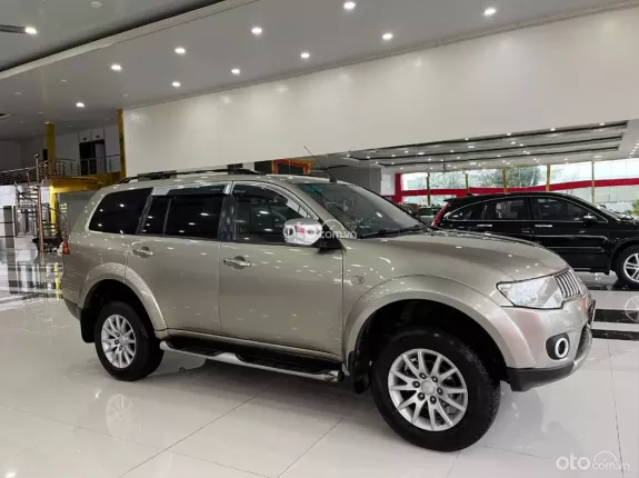 Mitsubishi Pajero Sport G 4x2 AT 2014 - SUV 7 chỗ cực đẹp, máy xăng cực khỏe, keo chỉ Zin