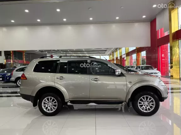Mitsubishi Pajero Sport G 4x2 AT 2014 - SUV 7 chỗ cực đẹp, máy xăng cực khỏe, keo chỉ Zin