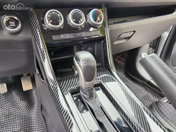 Mitsubishi Xpander 1.5 AT  2021 - Phiên bản nilon chưa bóc. Chạy hơn 3v(km).