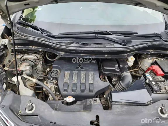 Mitsubishi Xpander 1.5 AT  2021 - Phiên bản nilon chưa bóc. Chạy hơn 3v(km).