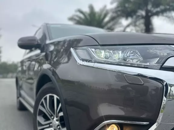 Mitsubishi Outlander 2.0 CVT Premium 2018 - 615 triệu