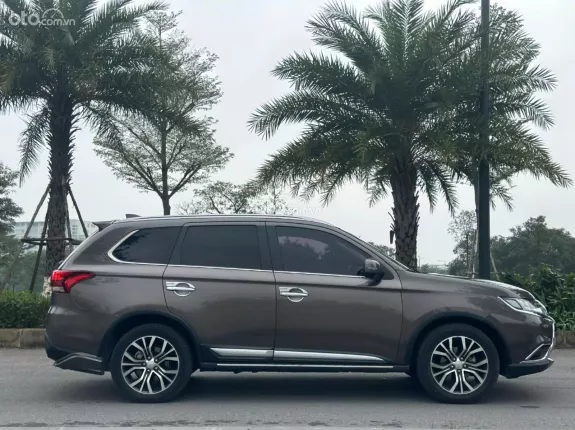 Mitsubishi Outlander 2.0 CVT Premium 2018 - 615 triệu
