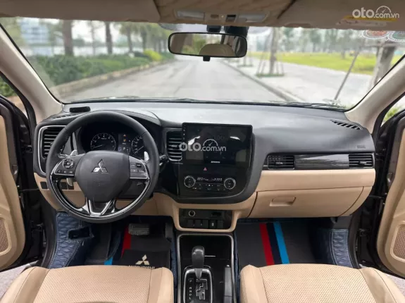 Mitsubishi Outlander 2.0 CVT Premium 2018 - 615 triệu