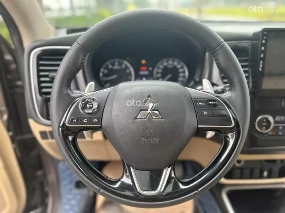 Mitsubishi Outlander 2.0 CVT Premium 2018 - 615 triệu