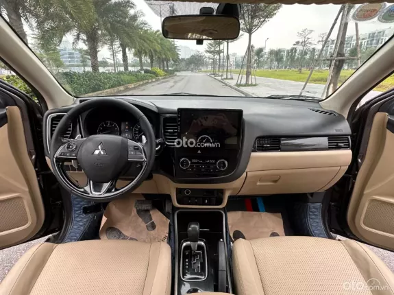 Mitsubishi Outlander 2.0 CVT Premium 2018 - 615 triệu