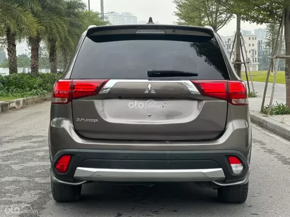 Mitsubishi Outlander 2.0 CVT Premium 2018 - 615 triệu