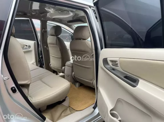 Toyota Innova 2.0E 2015 - 360tr
