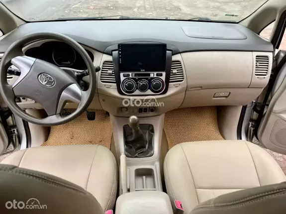 Toyota Innova 2.0E 2015 - 360tr