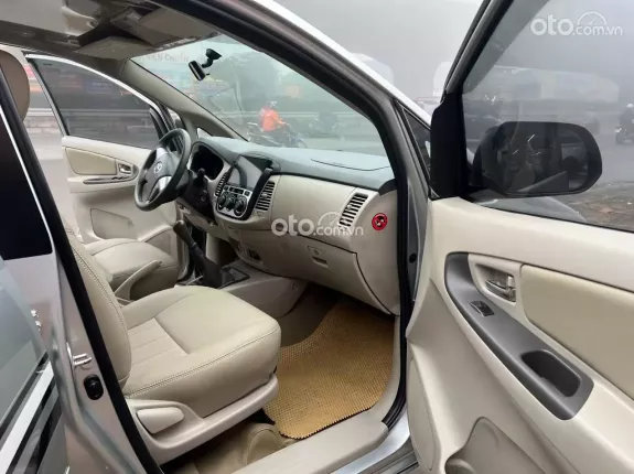 Toyota Innova 2.0E 2015 - 360tr
