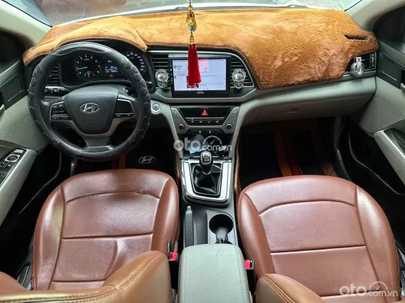 Hyundai Elantra 1.8 MT 2017 - Một chủ từ đời đầu - Xe check thoải mái