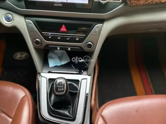 Hyundai Elantra 1.8 MT 2017 - Một chủ từ đời đầu - Xe check thoải mái