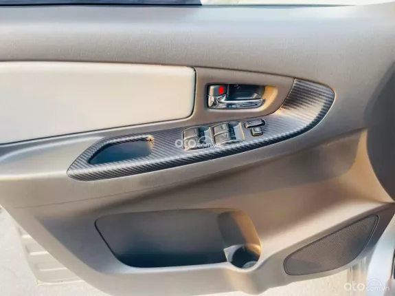 Toyota Innova 2.0E 2014 - Ko dịch vụ , hơn 300tr