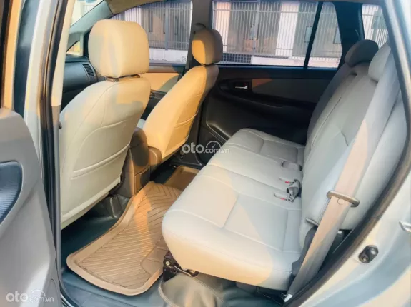 Toyota Innova 2.0E 2014 - Ko dịch vụ , hơn 300tr