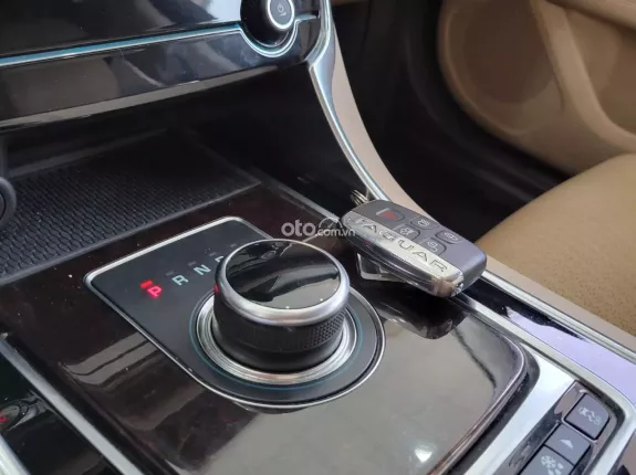Jaguar XF 2018 - Hỗ trợ lên biển số đẹp