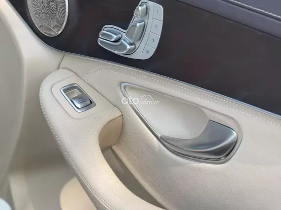 Mercedes-Benz GLC 200 2021 - 1 tỷ 650 triệu
