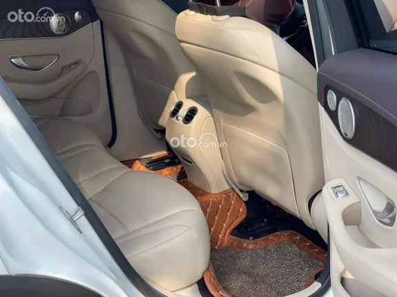 Mercedes-Benz GLC 200 2021 - 1 tỷ 650 triệu