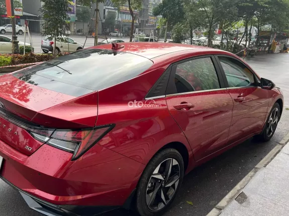 Hyundai Elantra 2.0 AT Cao cấp 2022 - 665 triệu