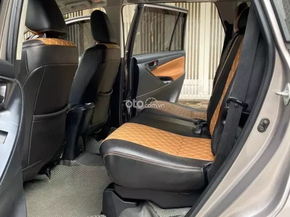 Toyota Innova 2.0E 2019 - Xe gia đình đẹp 1 chủ từ mới