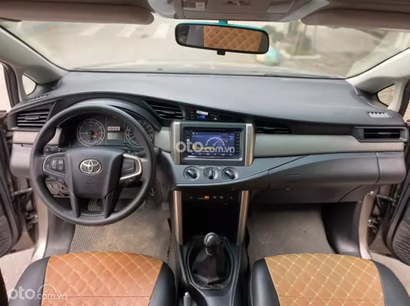 Toyota Innova 2.0E 2019 - Xe gia đình đẹp 1 chủ từ mới