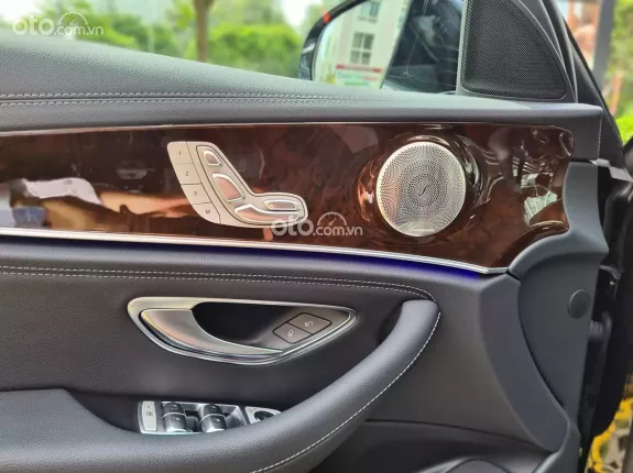 Mercedes-Benz E200 2023 - BÁN MERCEDES E200 2022, bản V1, SIÊU LƯỚT CHÍNH HÃNG