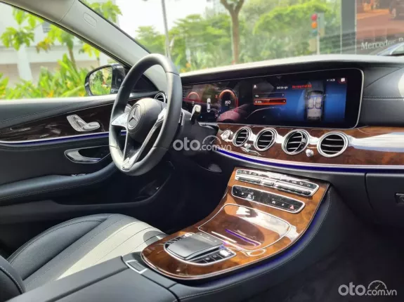 Mercedes-Benz E200 2023 - BÁN MERCEDES E200 2022, bản V1, SIÊU LƯỚT CHÍNH HÃNG