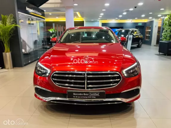 Mercedes-Benz E200 Exclusive V1 2023 - Chỉ 20 km - Màu đỏ siêu lướt