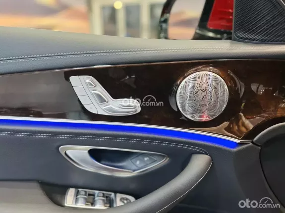 Mercedes-Benz E200 Exclusive V1 2023 - Chỉ 20 km - Màu đỏ siêu lướt