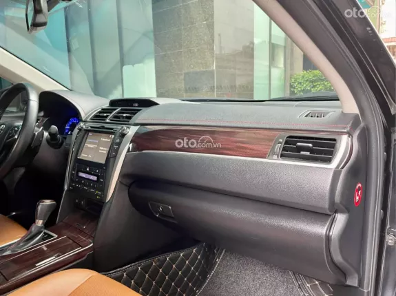Toyota Camry 2.5Q 2018 - Giá 750 Tr