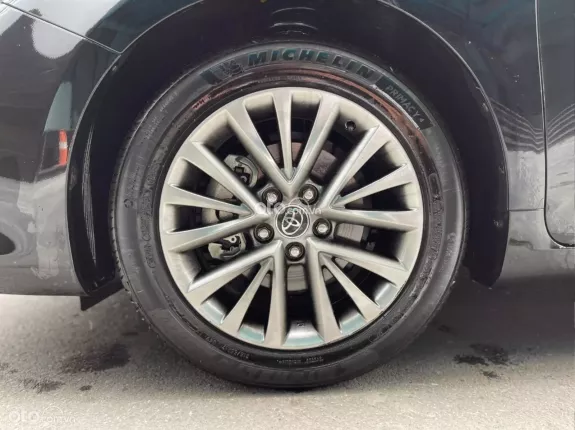 Toyota Camry 2.5Q 2018 - Giá 750 Tr