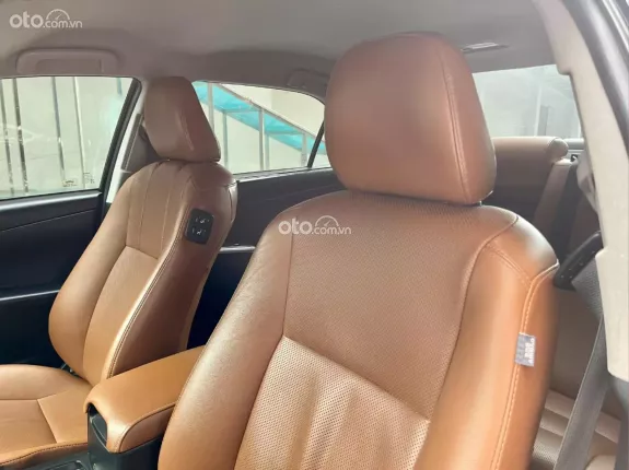 Toyota Camry 2.5Q 2018 - Giá 750 Tr