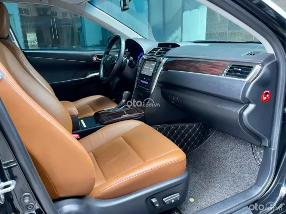 Toyota Camry 2.5Q 2018 - Giá 750 Tr