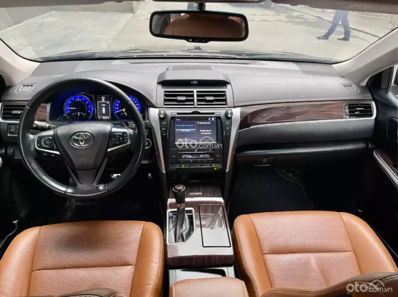 Toyota Camry 2.5Q 2018 - Giá 750 Tr
