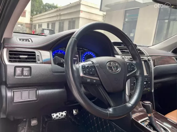 Toyota Camry 2.5Q 2018 - Giá 750 Tr