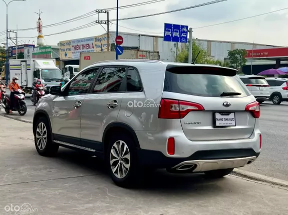 Kia Sorento 2.4AT 2018 - Giá 540 TR