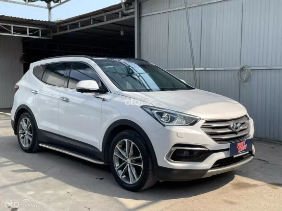 Hyundai Santa Fe Phiên bản khác 2018 - Máy Xăng Màu Trắng