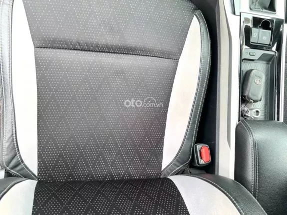 Toyota Veloz Cross 1.5 CVT 2022 - Xe đẹp nguyên zin keo chỉ, Giá rẻ mà chất lượng xe mới