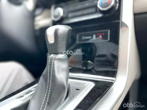 Toyota Veloz Cross 1.5 CVT 2022 - Xe đẹp nguyên zin keo chỉ, Giá rẻ mà chất lượng xe mới